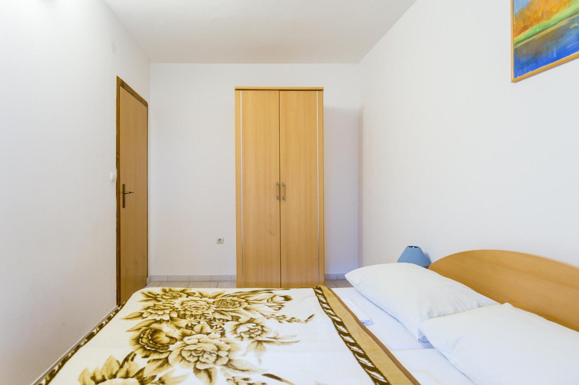 Family Friendly Apartments With A Swimming Pool Businci, Ciovo - 11232 تروغير الغرفة الصورة