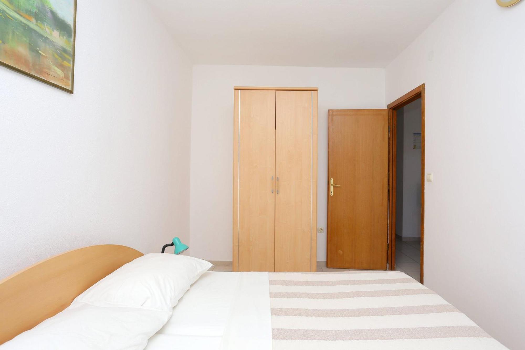 Family Friendly Apartments With A Swimming Pool Businci, Ciovo - 11232 تروغير الغرفة الصورة