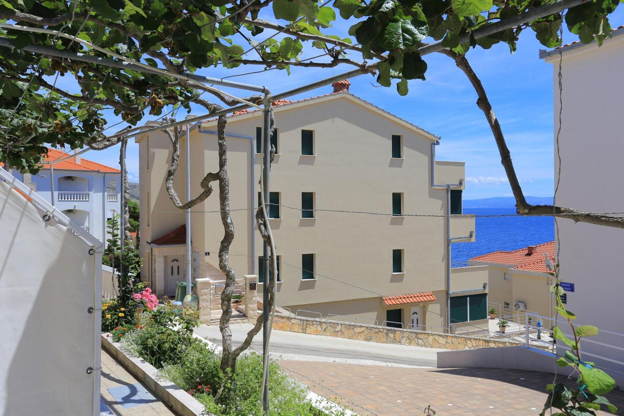 Family Friendly Apartments With A Swimming Pool Businci, Ciovo - 11232 تروغير المظهر الخارجي الصورة