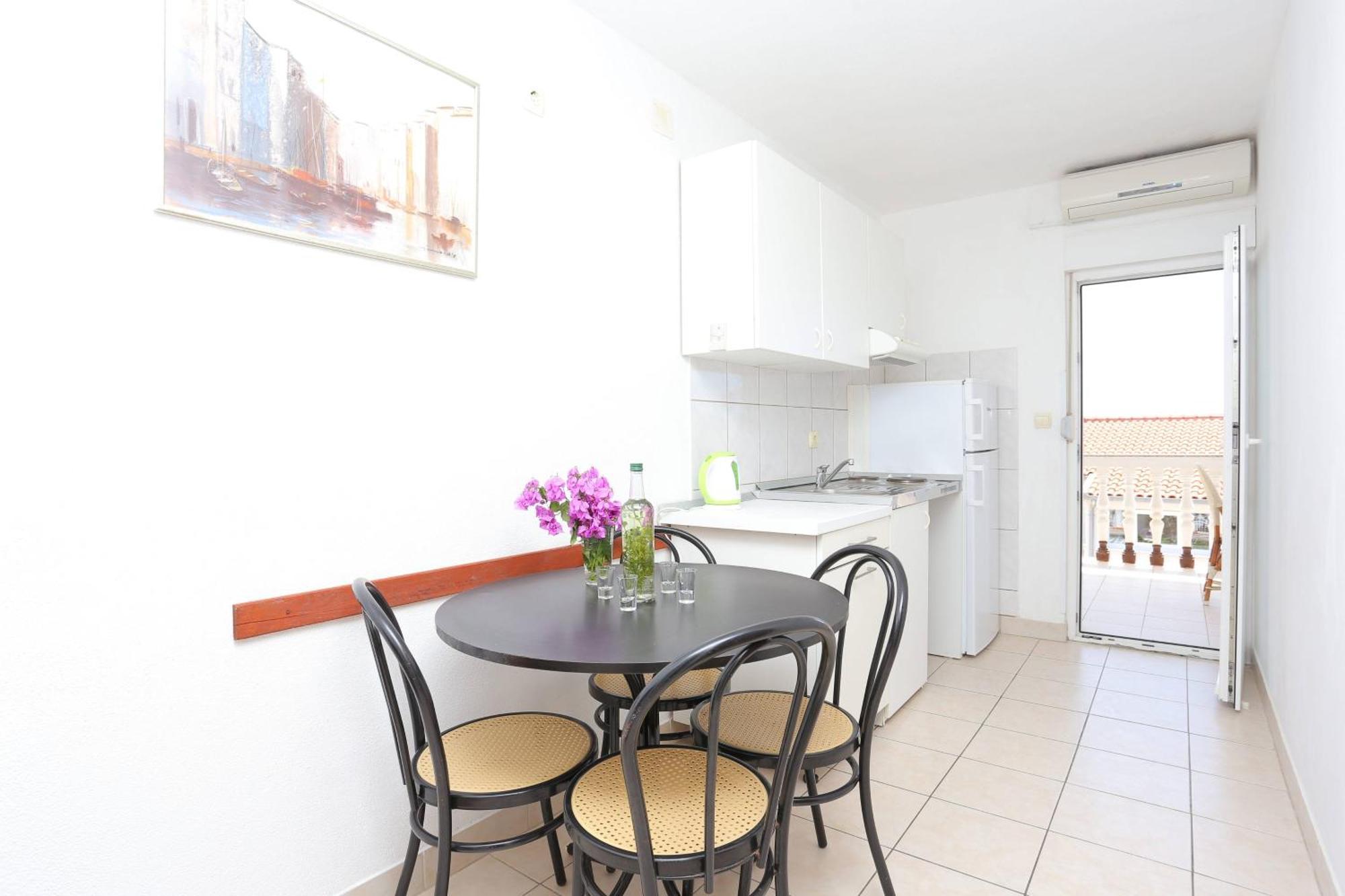Family Friendly Apartments With A Swimming Pool Businci, Ciovo - 11232 تروغير المظهر الخارجي الصورة